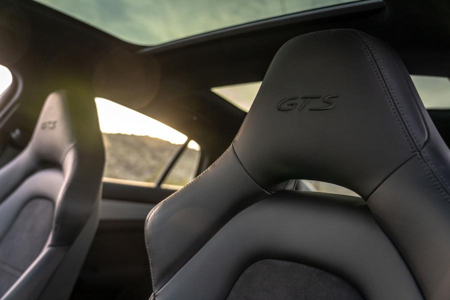 Детали интерьера Porsche Panamera GTS (971) 2019 года  (NA) (фото 26 из 40)